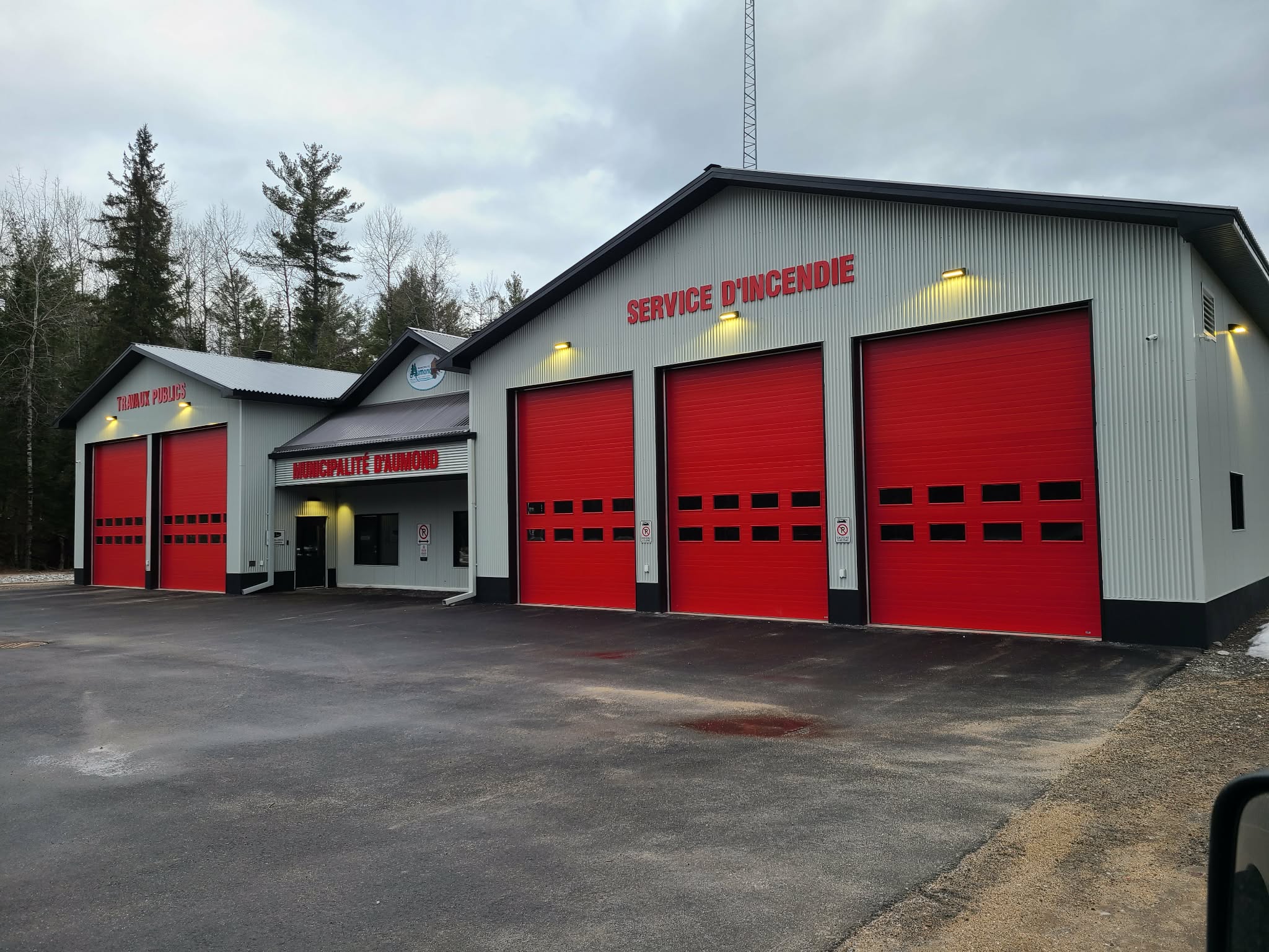Bâtiment commercial réalisé à Aumond
